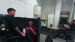 RealityDudes: Inked Eric Vane blowjobs in public
