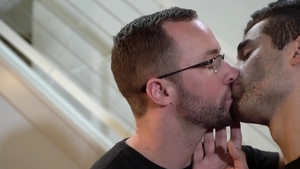 IconMale.com: Latin seduce