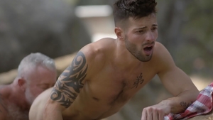 IconMale.com: American fingering outdoors