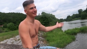 Czech Hunter: Handjob next to Czech dude amateur