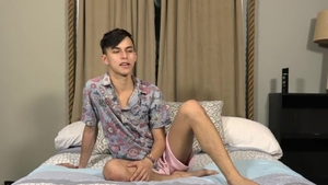 BoyCrush.com: Maxx Rivers fun with toys