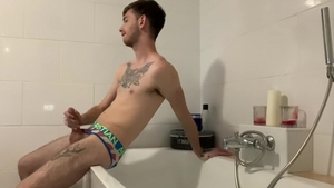 TXXXMStudios.com - British wanking in the bath