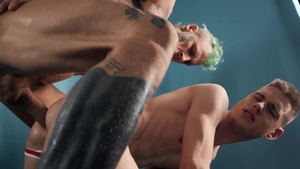MEN - Tattooed american twink boy finds irresistible bondage