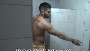 Latin Leche: Tattooed Licho pounding at the gym