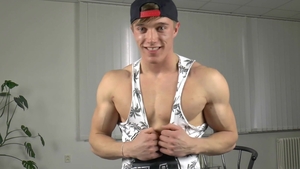 EastBoys.com: Muscled straight dude likes rough sex