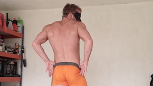 Maskurbate: Pornstar Marty gentle stripteasing